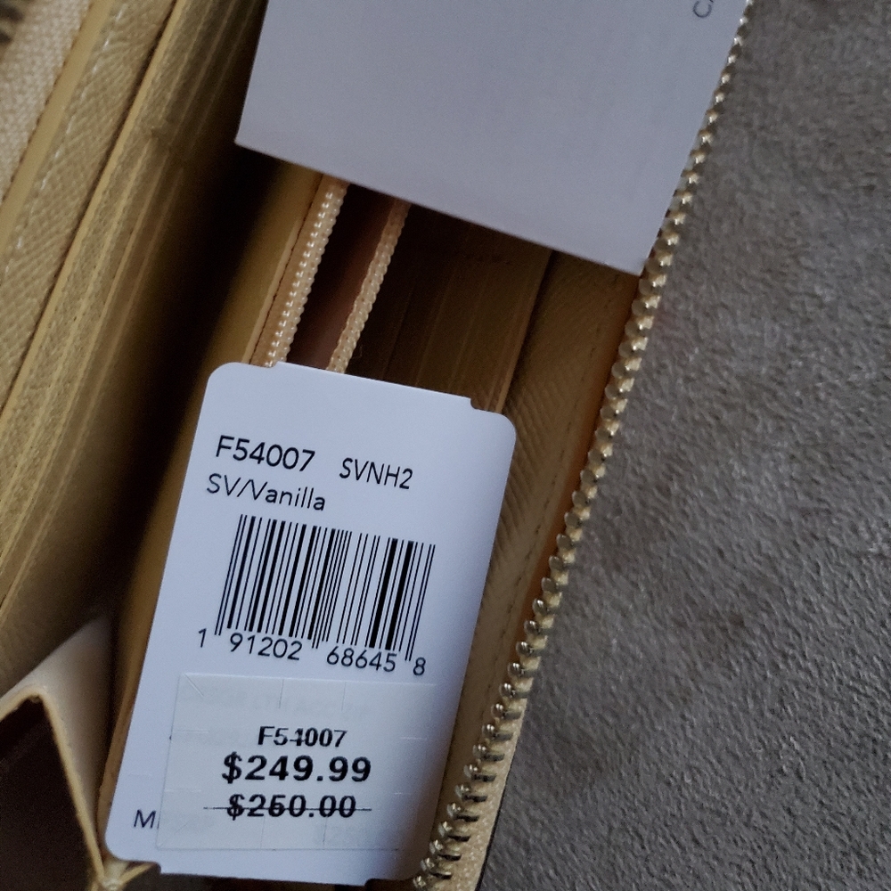 ❌❌SOLD❌❌Coach wallet - Picture 2 of 5